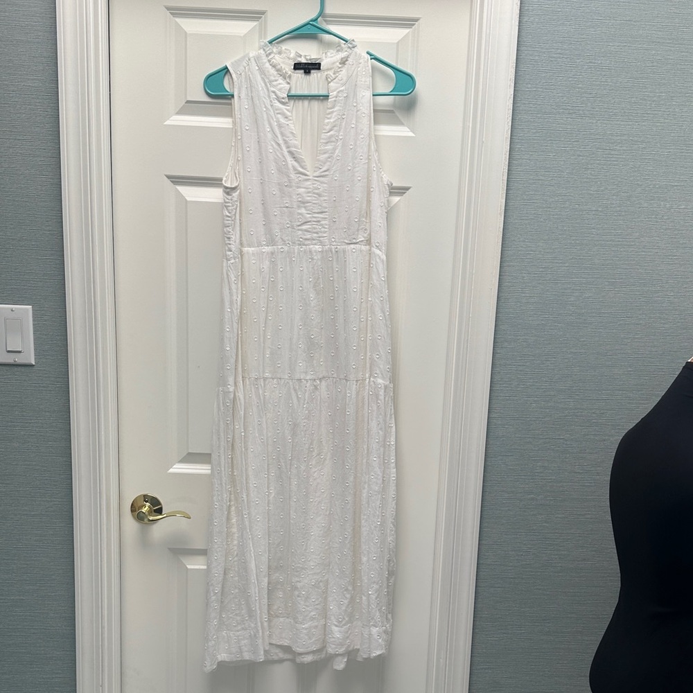 Chic White Sleeveless Maxi Dress